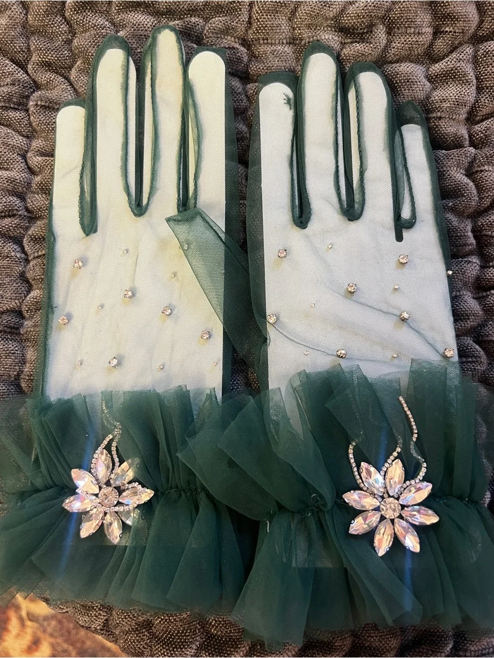 Elegant Emerald Tulle Gloves with Crystal Accents